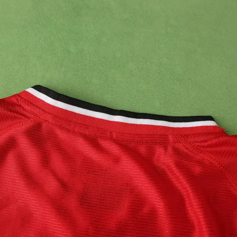 Manchester United F.C. Home Retro Fan Version 00/02 Season Jersey